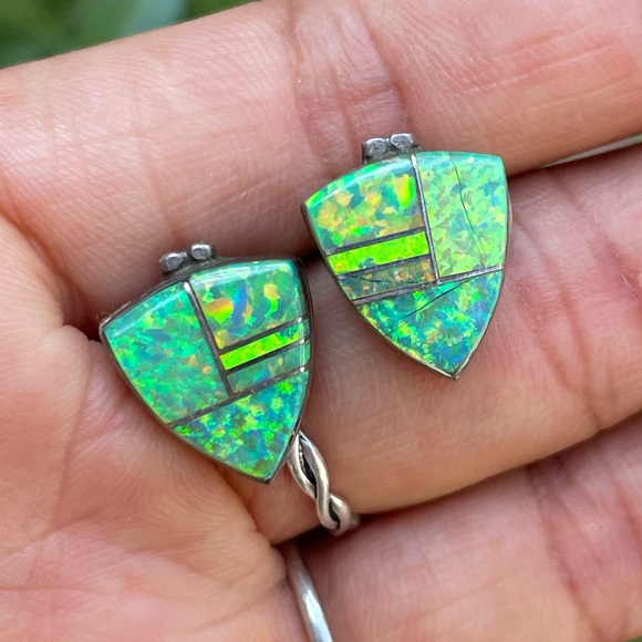 Kay Johnson stamped artisan 925 sterling flashy green opal shield earrings - Picture 10 of 17